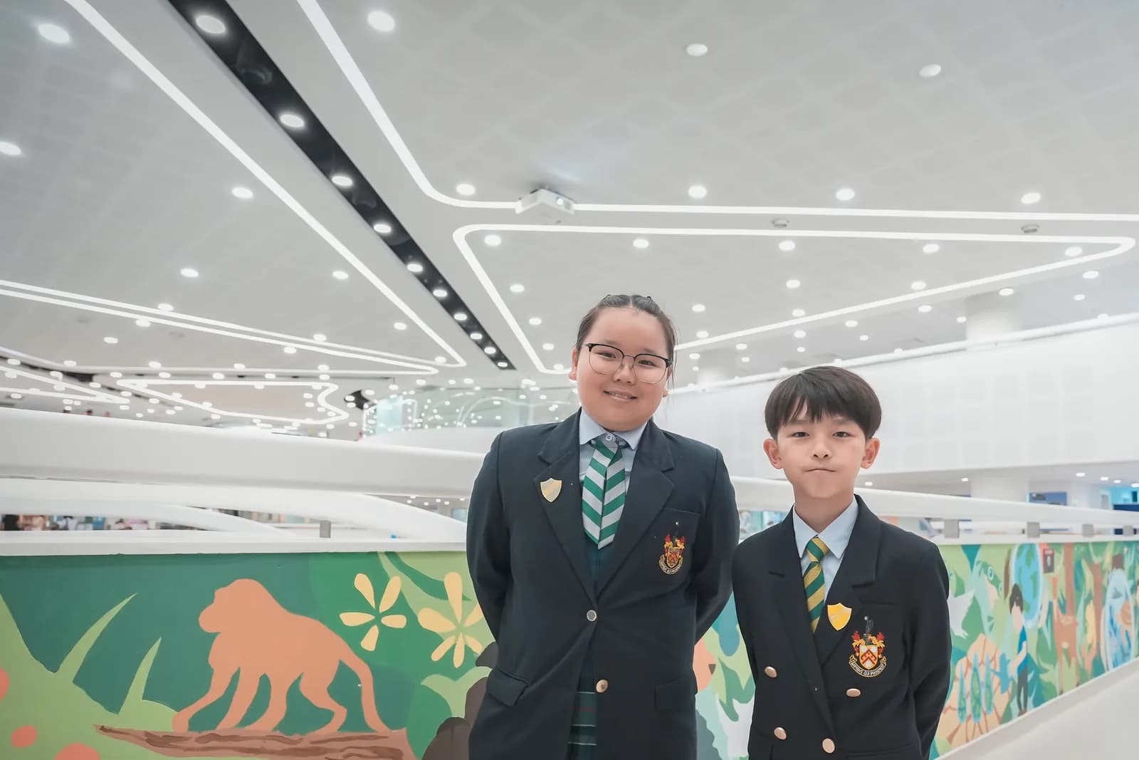 香港墨尔文国际学校学生在校园内