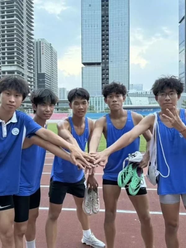 深圳菁华中英文实验中学 【菁华喜报】黑马逆袭！菁华学子在2025龙岗区中小学生田径比赛上勇创佳绩！
