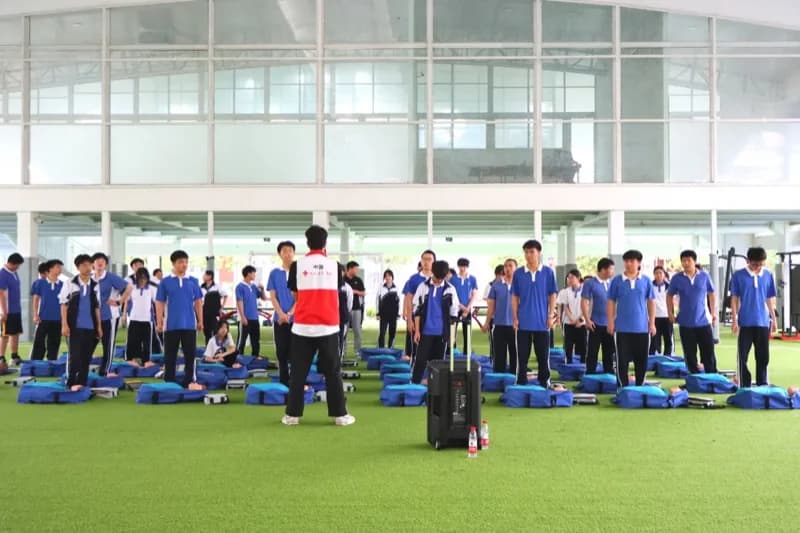 深圳杰仁国际课程中心丨掌握急救技能 守护生命之光——杰仁高中开展急救技能培训