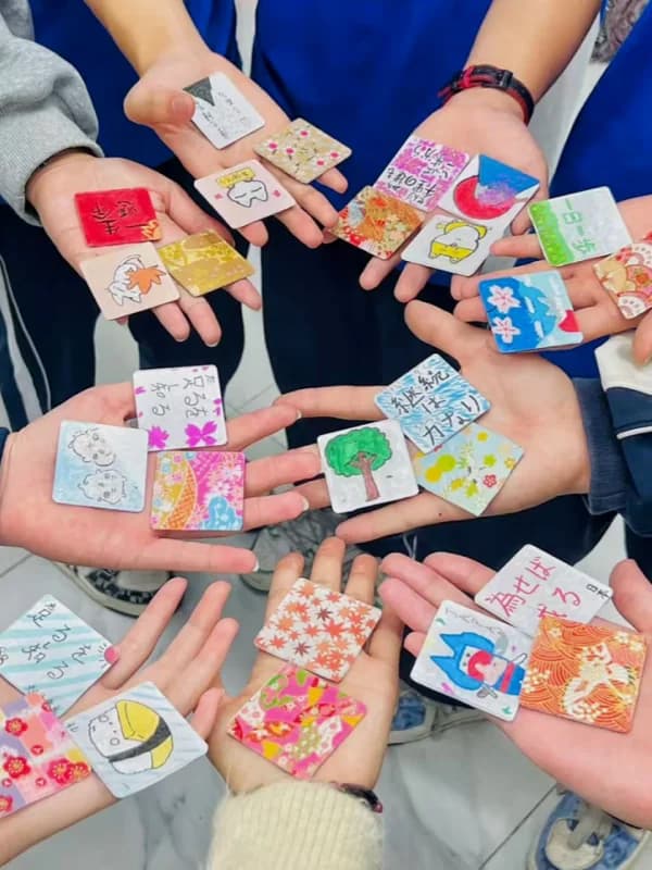 深圳菁华中英文实验中学 | 【菁华日高留学班】冰箱贴 DIY 实录：手作里藏着文化与快乐，每一件都想抱回家！