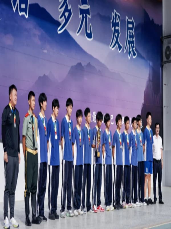 深圳市云顶学校国际班日语樱华书院  |  逐梦绿茵，荣耀亚军