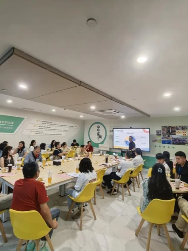 深圳菁华中英文实验中学 | 【菁华新闻】倾听新声，共启新程 | 我校2025年秋季新入职教师座谈会圆满召开