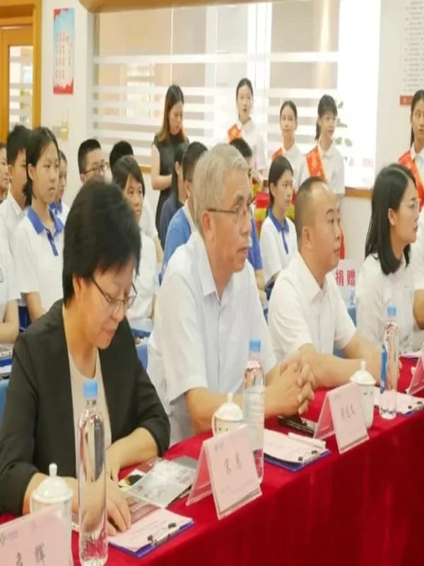 深圳市华明星学校 | “星”耀前程,“邦”助未来 | 华明星学校隆重举行2025届毕业班“新宙邦励志奖学金”颁奖典礼
