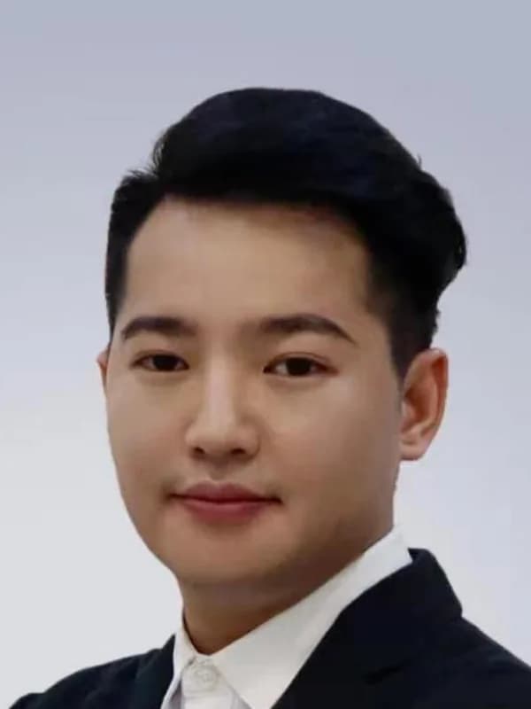 深圳美中国际艺术中心 | 笔尖青春│美中国际部双向英才班学子何俊烨佳作荣登《宝安日报·湾区少年》