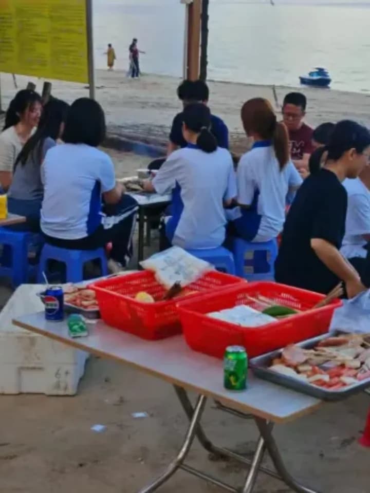 深圳市正德高级中学DSE学部 | 首期师生联谊海滩活动圆满落幕:以海为媒,共筑情谊