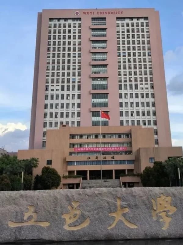 香港遵理国际教育 HKDSE | 增至165所院校、12月开申!这所港校内地分校已悄悄上榜,首年招生或是“捡漏”最佳先机!