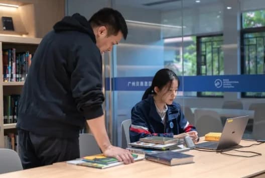 广州贝赛思国际学校 | 书虫嗡嗡声 |图书馆志愿者在行动!图书馆志愿者在行动(上)